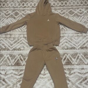 Kids Tan Hoodie & Sweat Pants 2 piece Set (size 6-7 kids)